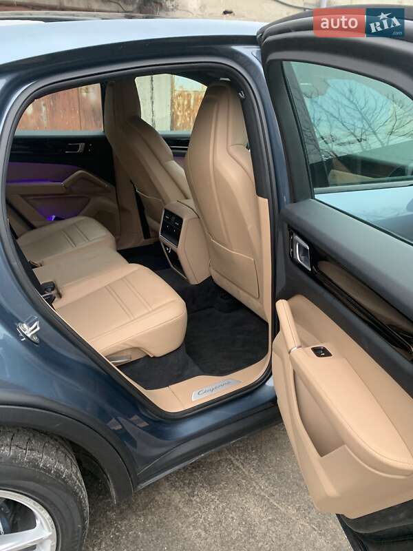 Внедорожник / Кроссовер Porsche Cayenne 2020 в Киеве