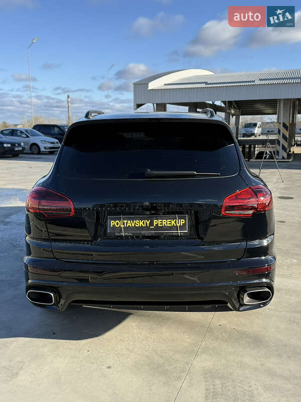 Внедорожник / Кроссовер Porsche Cayenne 2015 в Полтаве