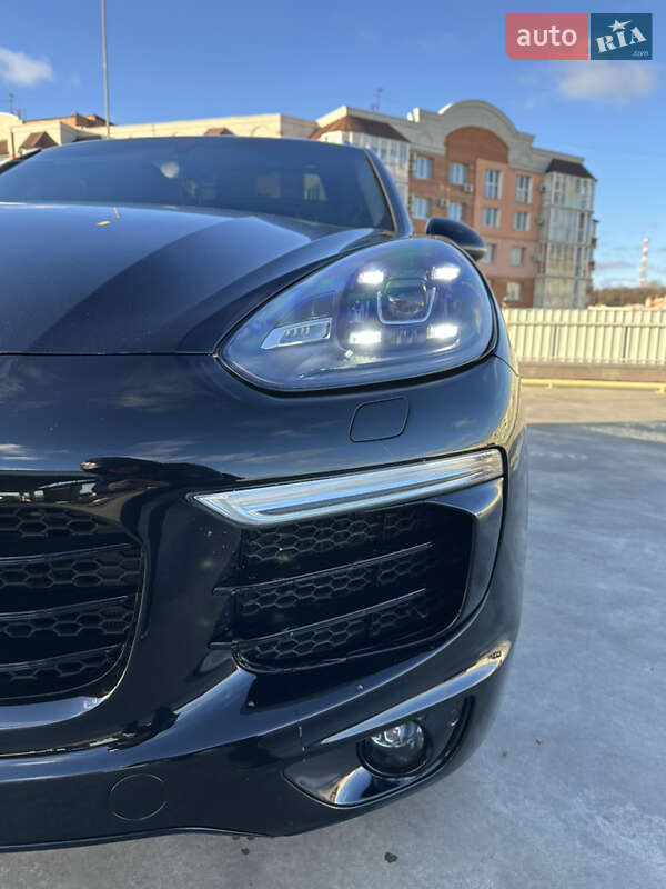 Внедорожник / Кроссовер Porsche Cayenne 2015 в Полтаве