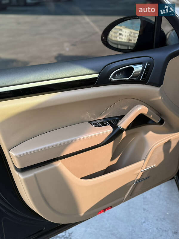 Внедорожник / Кроссовер Porsche Cayenne 2015 в Полтаве