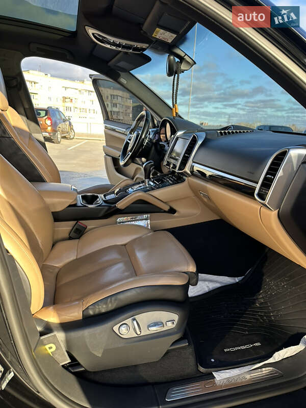Внедорожник / Кроссовер Porsche Cayenne 2015 в Полтаве