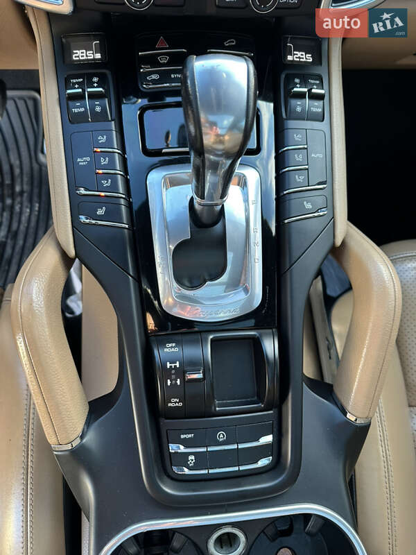 Внедорожник / Кроссовер Porsche Cayenne 2015 в Полтаве