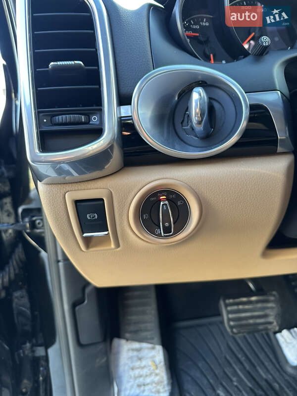 Внедорожник / Кроссовер Porsche Cayenne 2015 в Полтаве