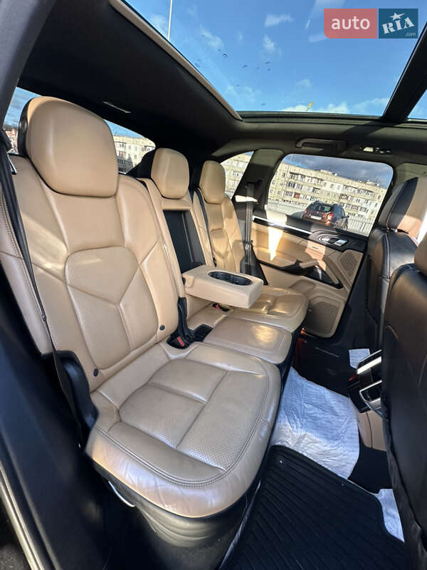 Внедорожник / Кроссовер Porsche Cayenne 2015 в Полтаве