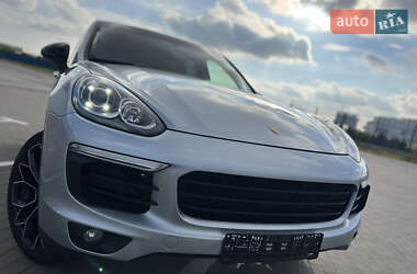 Позашляховик / Кросовер Porsche Cayenne 2015 в Одесі