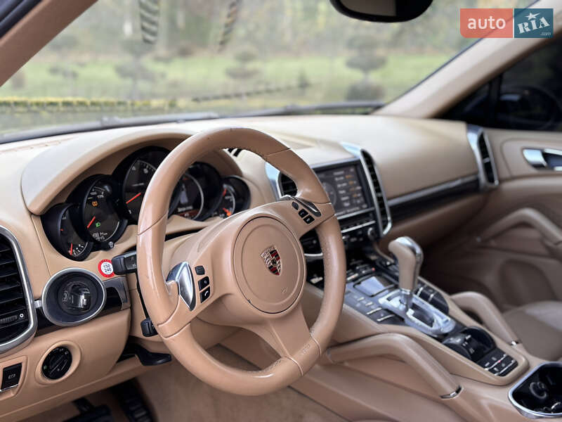 Внедорожник / Кроссовер Porsche Cayenne 2011 в Тернополе