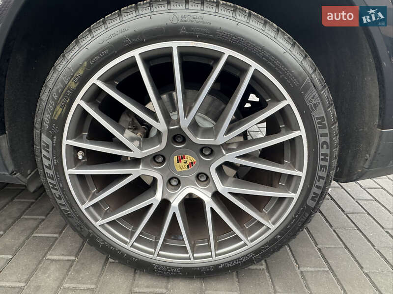 Внедорожник / Кроссовер Porsche Cayenne 2019 в Киеве
