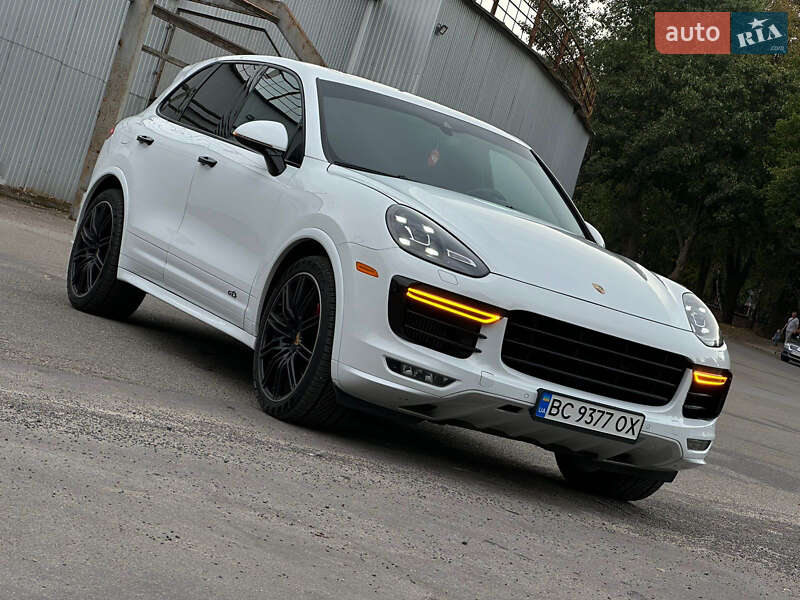 Позашляховик / Кросовер Porsche Cayenne 2016 в Львові