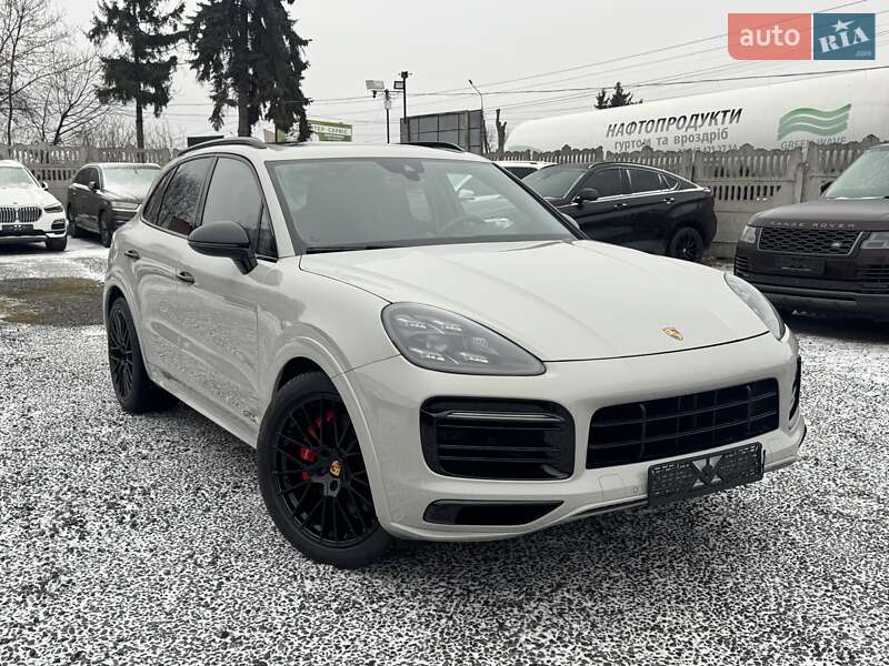Porsche Cayenne 2021