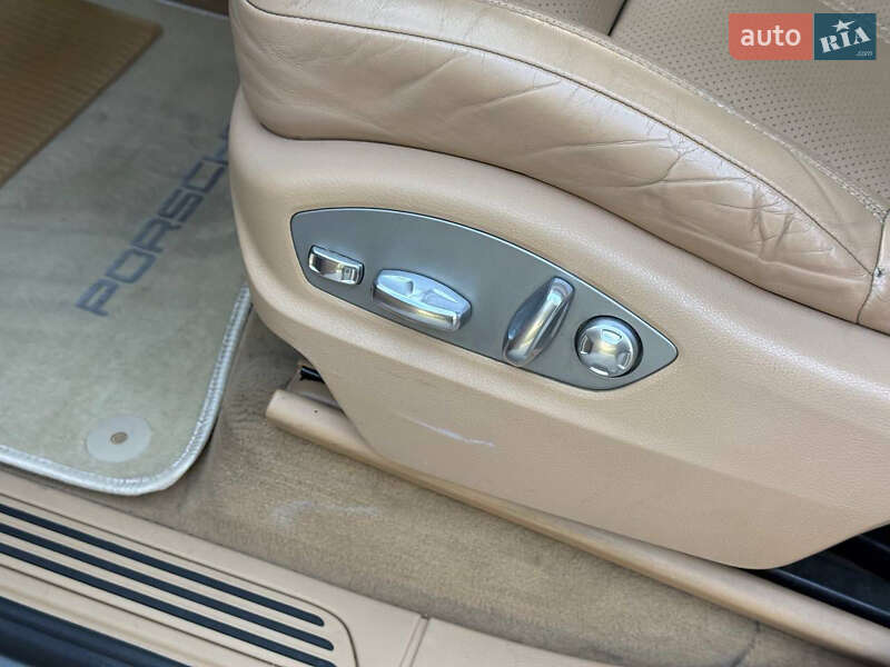 Внедорожник / Кроссовер Porsche Cayenne 2012 в Днепре