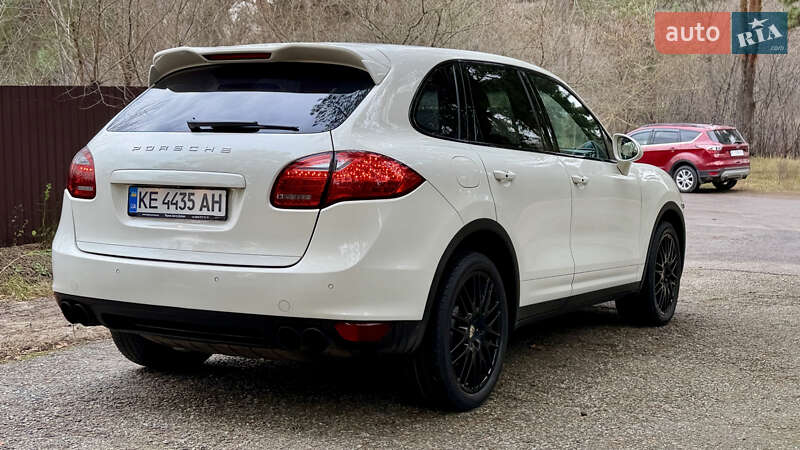 Позашляховик / Кросовер Porsche Cayenne 2011 в Києві