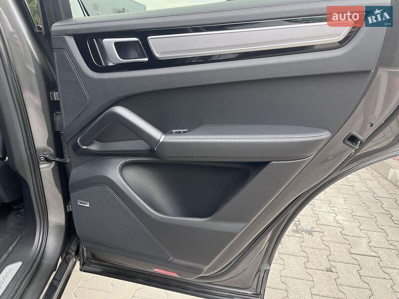 Внедорожник / Кроссовер Porsche Cayenne 2018 в Киеве