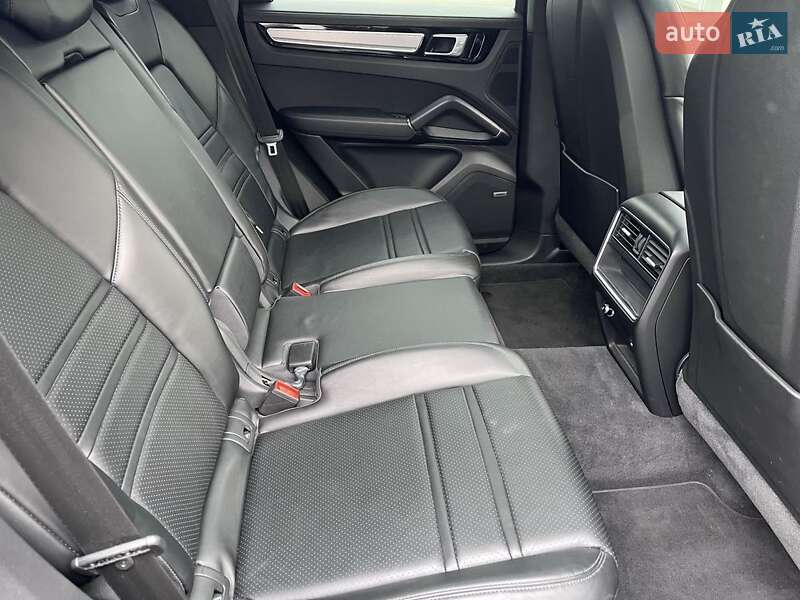 Внедорожник / Кроссовер Porsche Cayenne 2018 в Киеве