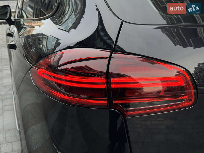 Внедорожник / Кроссовер Porsche Cayenne 2015 в Киеве