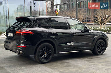 Внедорожник / Кроссовер Porsche Cayenne 2015 в Киеве