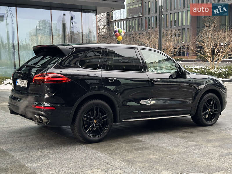 Внедорожник / Кроссовер Porsche Cayenne 2015 в Киеве
