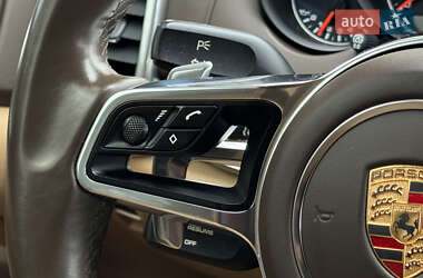 Внедорожник / Кроссовер Porsche Cayenne 2015 в Киеве