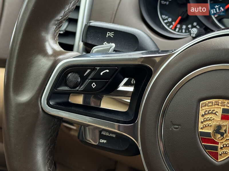 Внедорожник / Кроссовер Porsche Cayenne 2015 в Киеве