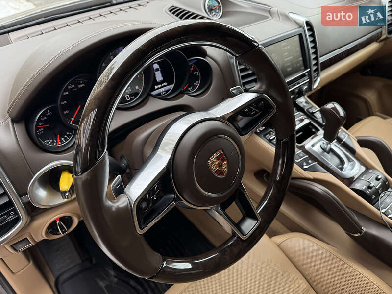 Внедорожник / Кроссовер Porsche Cayenne 2015 в Киеве