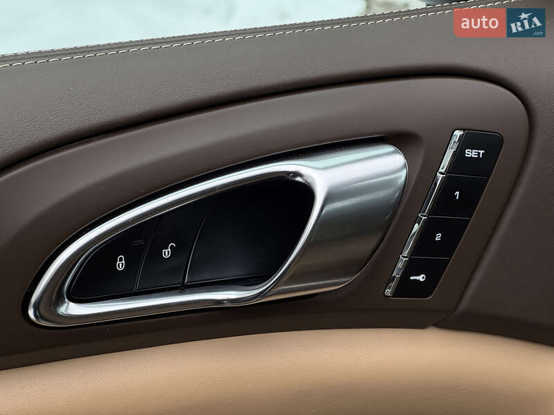 Внедорожник / Кроссовер Porsche Cayenne 2015 в Киеве