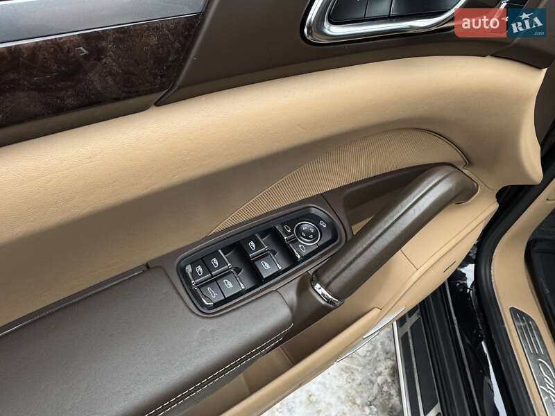 Внедорожник / Кроссовер Porsche Cayenne 2015 в Киеве
