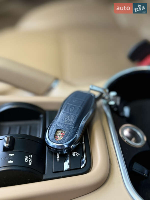 Позашляховик / Кросовер Porsche Cayenne 2015 в Дніпрі