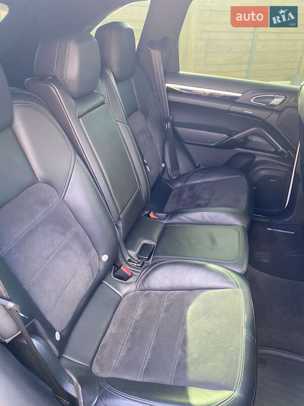 Внедорожник / Кроссовер Porsche Cayenne 2016 в Киеве