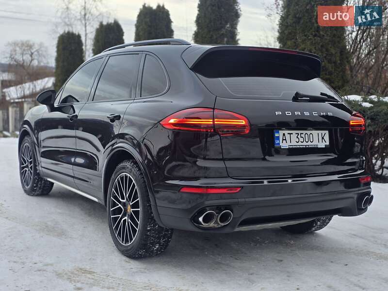 Внедорожник / Кроссовер Porsche Cayenne 2015 в Косове