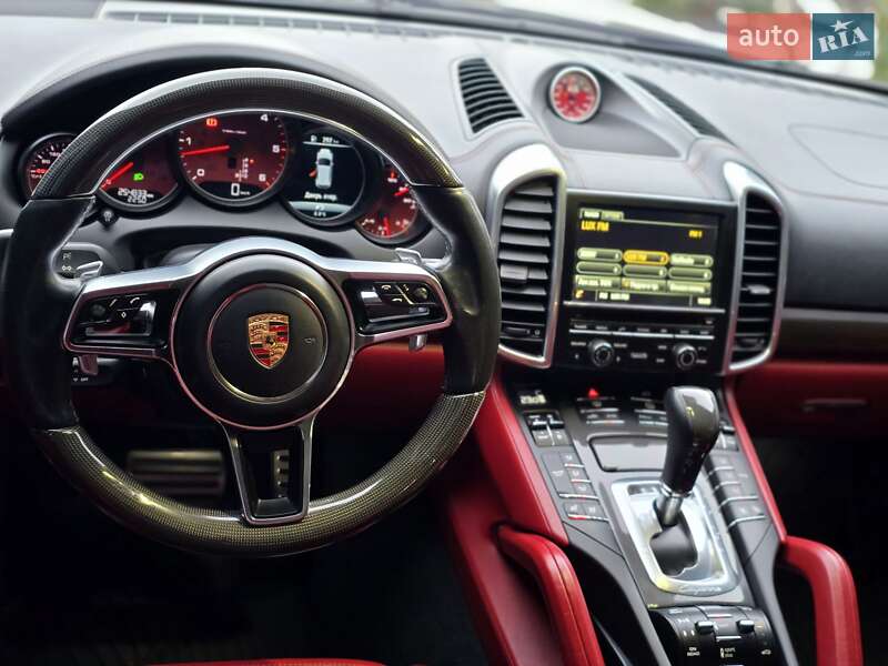 Внедорожник / Кроссовер Porsche Cayenne 2015 в Косове