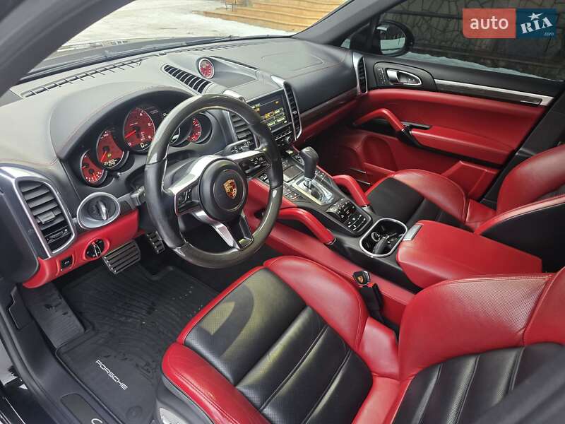 Внедорожник / Кроссовер Porsche Cayenne 2015 в Косове