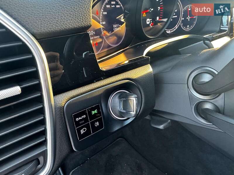 Внедорожник / Кроссовер Porsche Cayenne 2020 в Киеве