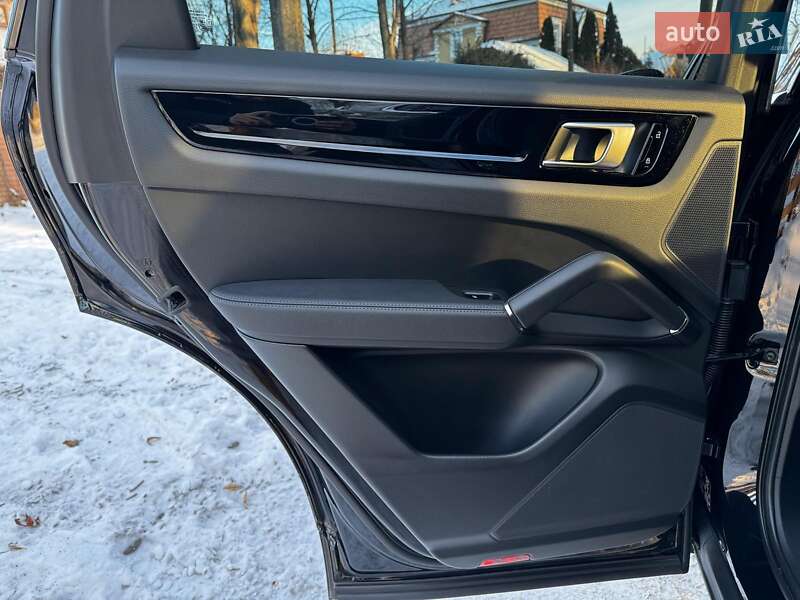 Внедорожник / Кроссовер Porsche Cayenne 2020 в Киеве