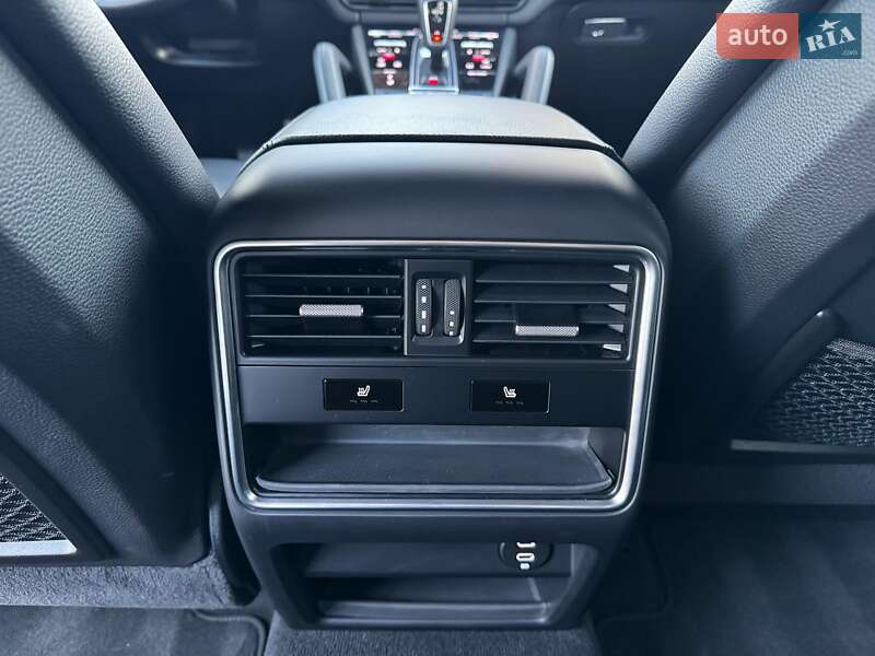 Внедорожник / Кроссовер Porsche Cayenne 2020 в Киеве