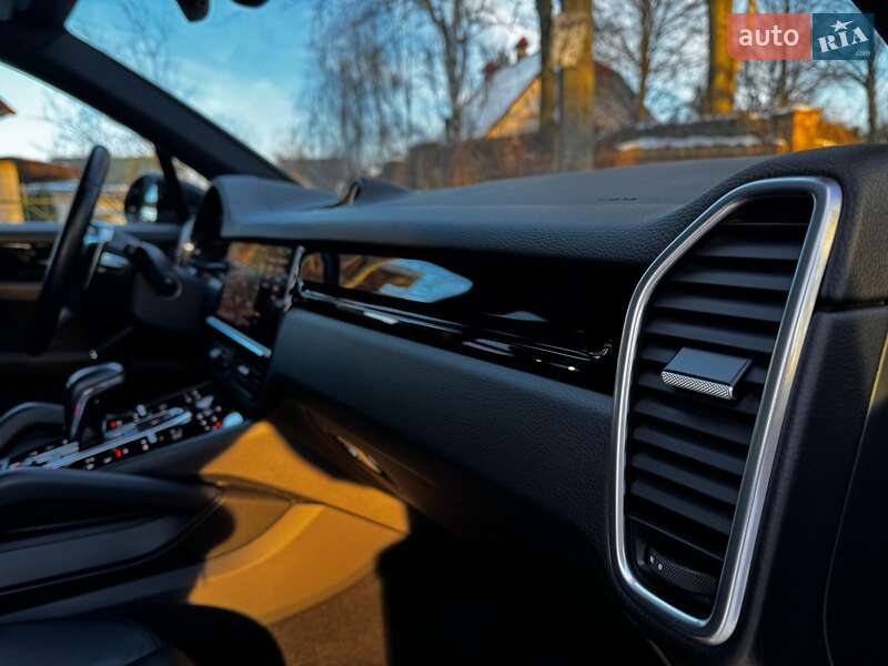 Внедорожник / Кроссовер Porsche Cayenne 2020 в Киеве