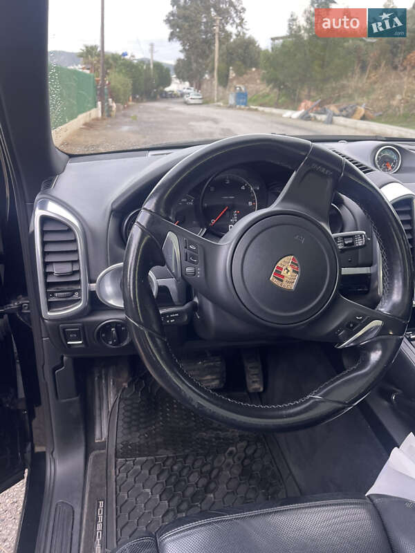 Позашляховик / Кросовер Porsche Cayenne 2012 в Ужгороді