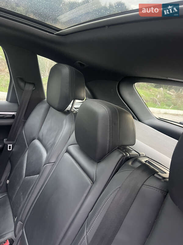 Позашляховик / Кросовер Porsche Cayenne 2012 в Ужгороді