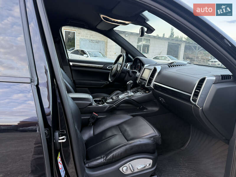 Внедорожник / Кроссовер Porsche Cayenne 2011 в Ровно
