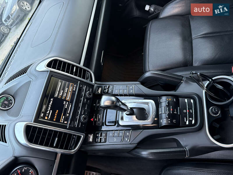 Внедорожник / Кроссовер Porsche Cayenne 2011 в Ровно
