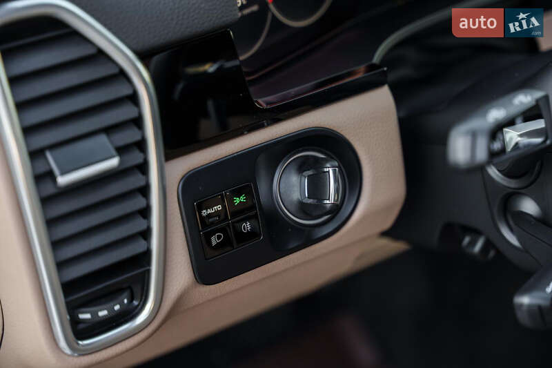 Внедорожник / Кроссовер Porsche Cayenne 2019 в Киеве