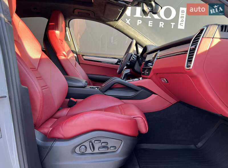Внедорожник / Кроссовер Porsche Cayenne 2022 в Львове