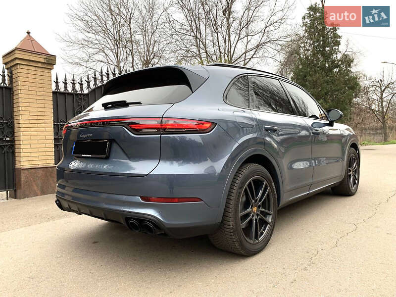 Внедорожник / Кроссовер Porsche Cayenne 2019 в Киеве