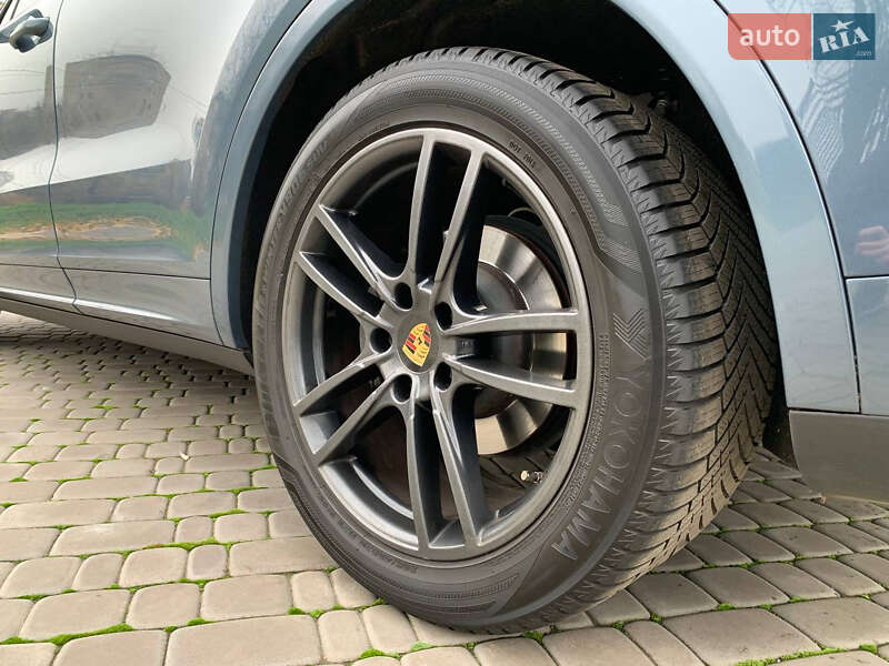 Внедорожник / Кроссовер Porsche Cayenne 2019 в Киеве