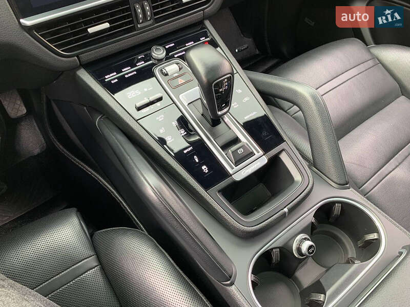 Внедорожник / Кроссовер Porsche Cayenne 2019 в Киеве