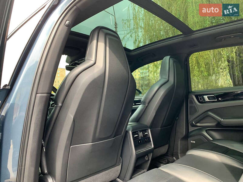 Внедорожник / Кроссовер Porsche Cayenne 2019 в Киеве