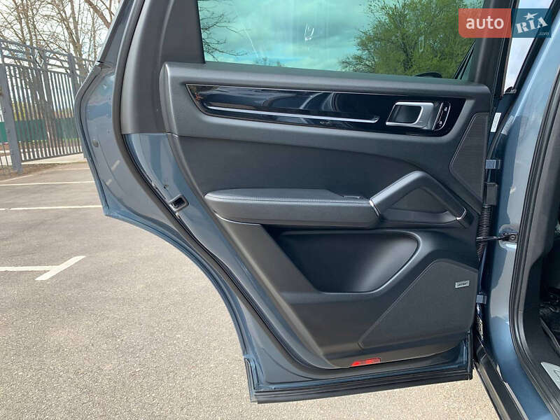 Внедорожник / Кроссовер Porsche Cayenne 2019 в Киеве