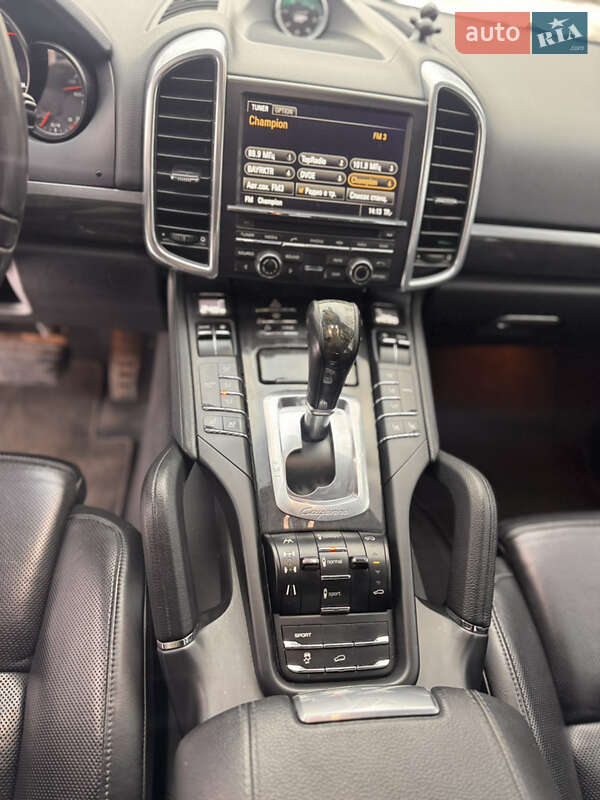 Внедорожник / Кроссовер Porsche Cayenne 2011 в Днепре