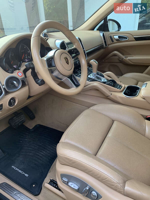Внедорожник / Кроссовер Porsche Cayenne 2016 в Виннице