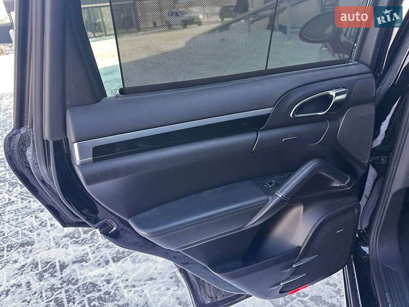 Внедорожник / Кроссовер Porsche Cayenne 2013 в Владимире