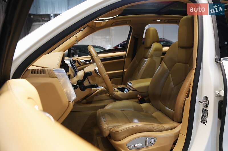 Внедорожник / Кроссовер Porsche Cayenne 2013 в Киеве
