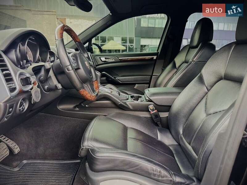 Внедорожник / Кроссовер Porsche Cayenne 2013 в Киеве